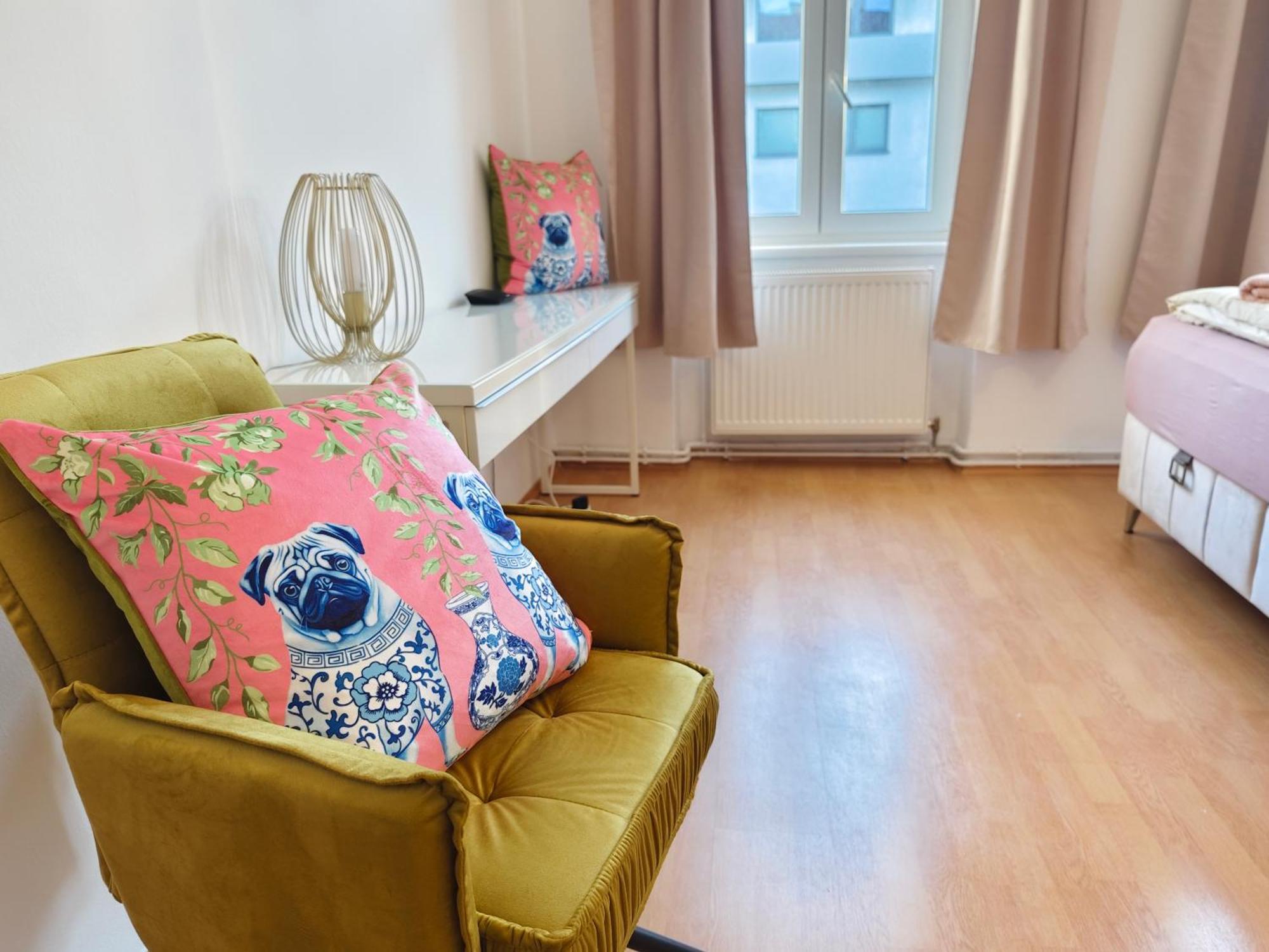 The Rose Apartment - Near Schoenbrunn Palace Вена Экстерьер фото